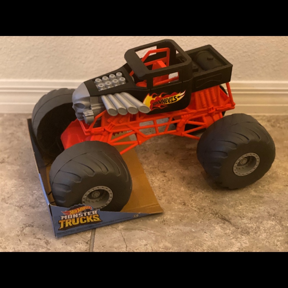 NWT Hot Wheels Monster Truck